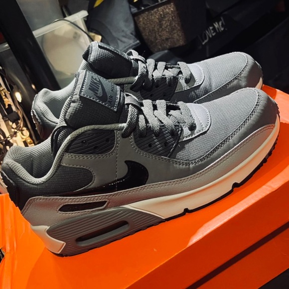 ⚡️⚡️ Nike AIR MAX 90 Grey/Black Size 6Y bn⚡️⚡️ - Picture 5 of 7